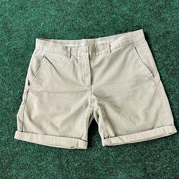 Banana republic, olive green, boyfriend roll up short size 6 - Picture 1 of 2